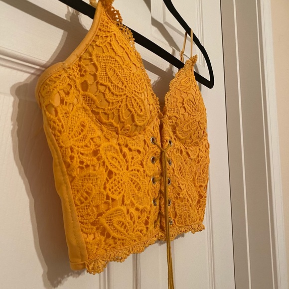 Mustard Yellow Cute Lace-Up Detail ZIP-Up Crop Top - Picture 4 of 6